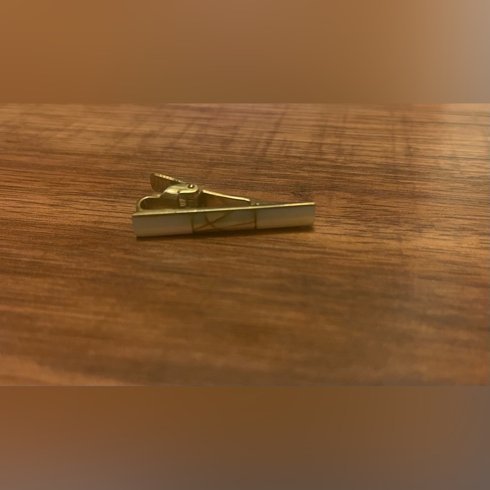 Source Unknown Gold and White Tie Clip